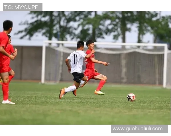 街头采访足球明星听他们分享赛场背后的故事与梦想