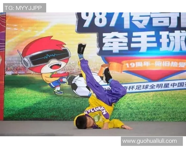 足球明星卡通形象大揭秘趣味插画带你领略球场传奇故事